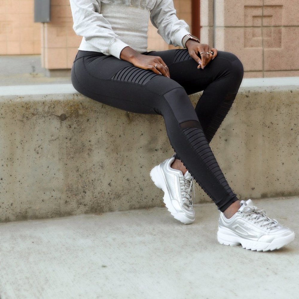 $118 GORGEOUS EUC Alo Yoga High-Waisted Moto Black Leggings Size SMALL